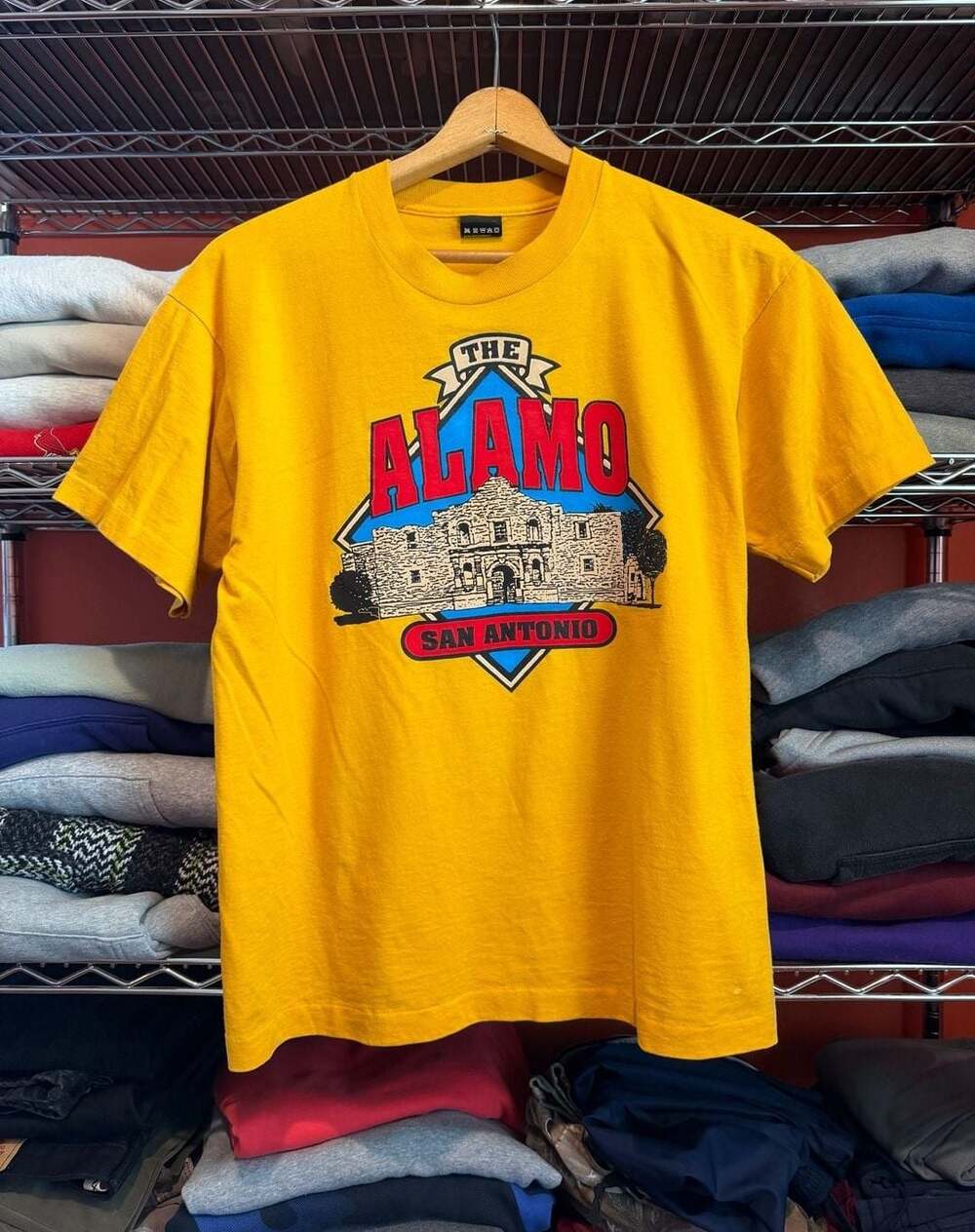 Vintage Fruit of the Loom The Alamo San Antonio Graphic T-Shirt Yellow L